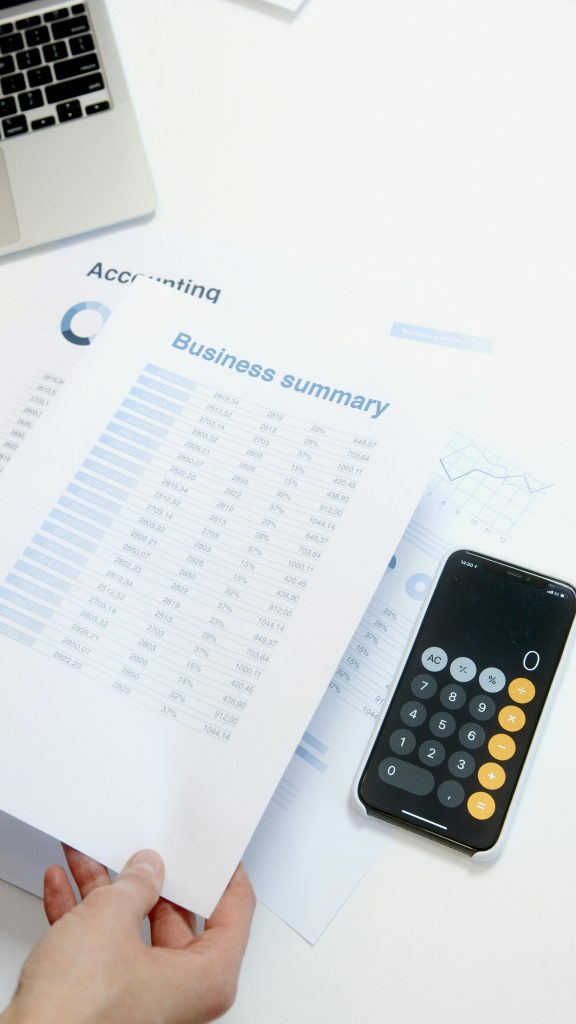  Illustrative image of Writing in Paper  used in Accordemy®'s training on Professional Report Writing.