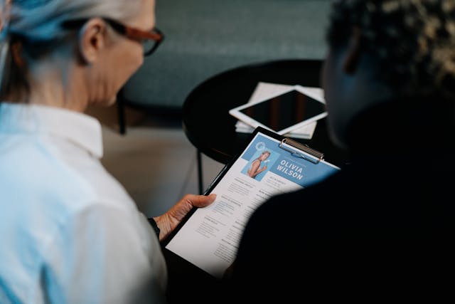 Illustrative image Woman Holding a Clipboard with Resume used in Accordemy®'s training on HR and Talent Management Masterclass