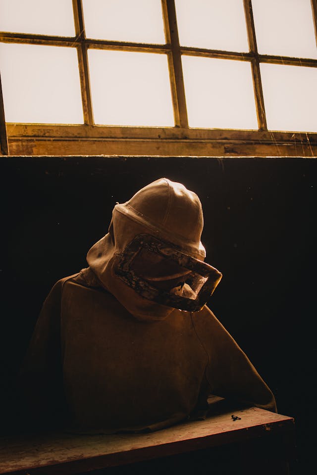 Illustrative image of A Photo of a Worker Mask
 used in Accordemy®'s training on Safety In The Workplace