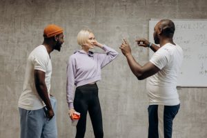 Illustrative image Two Men And Woman Having Conversation used in Accordemy®'s training on Training of Trainers