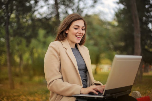 Illustrative image Woman Using Computer Laptop Using Laptop  used in Accordemy®'s training on Millennial Onboarding
