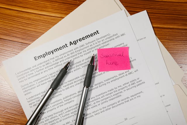 Illustrative image Employment Agreement Paper with Pen used in Accordemy®'s training on Employer Branding Strategy
