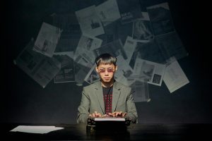 Illustrative image ofMan writing on typewriter and looking at camera used in Accordemy®'s training on Corporate Storytelling.