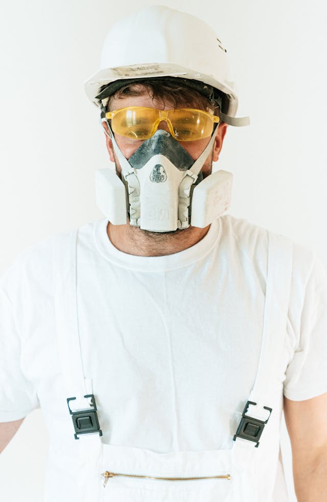 Illustrative image of A Man Wearing Safety Glasses and Safety Helmet Mask used in Accordemy®'s training on Safety In The Workplace