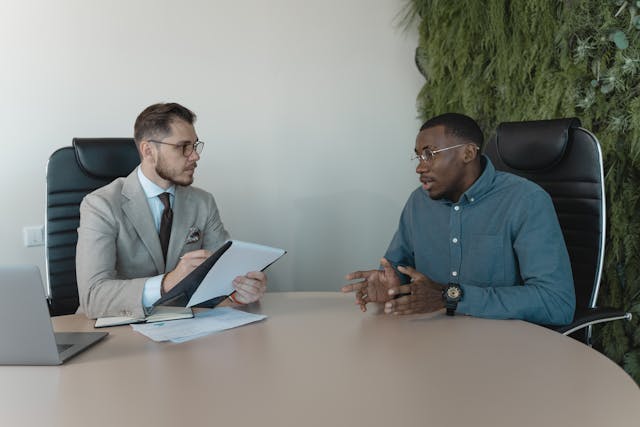 Illustrative image Man in Blue Dress Shirt Talking
 used in Accordemy®'s training on Coaching and Mentoring in HR