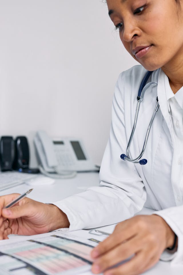 Illustrative image Doctor Writing a Note used in Accordemy®'s training on Report Writing Skills for Healthcare Workers