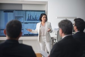 Illustrative image Woman Presenting at the Office used in Accordemy®'s training on Forecasting and Demand Planning