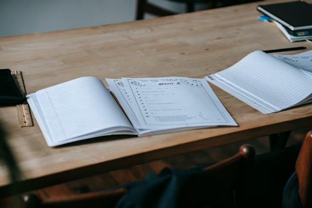 Illustrative image Opened copybooks placed on school bench used in Accordemy®'s training on Introduction to Blockchain in Supply Chain