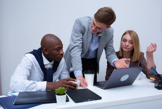 Illustrative image Man in Gray Suit Jacket Sitting Beside Woman in Gray Blazer used in Accordemy®'s training on Financial Management for Project Managers