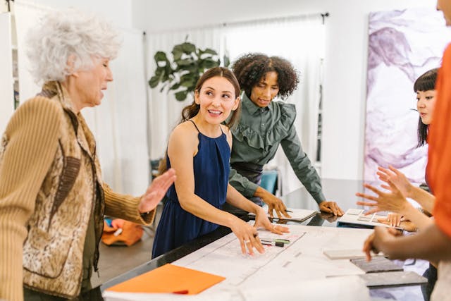 Illustrative image Man in Gray Dress Shirt Beside Woman in Blue Tank Top used in Accordemy®'s training on Omnichannel Supply Chain Strategy