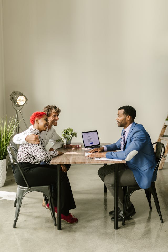 Illustrative image Man and Woman Sitting on Chair in Front of Laptop Computer used in Accordemy®'s training on Health Finance and Health Insurance Systems