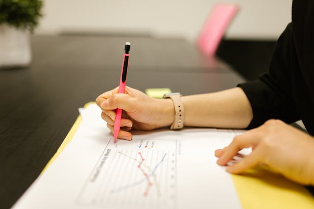 Illustrative image Close-Up Shot of a Person Writing on a Paper used in Accordemy®'s training on Omnichannel Supply Chain Strategy