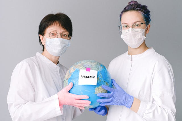 Illustrative image Photo Of Person Holding Globe used in Accordemy®'s training on Global Health Diplomacy