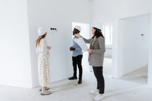Illustrative image An Agent Showing the Interior of the House to the Buyers used in Accordemy®'s training on Supervisory skills for Land Affair project managers