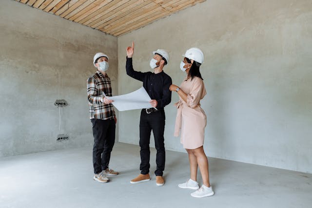 Illustrative image Man in Black Long Sleeve Shirt used in Accordemy®'s training on Advanced Construction Project Execution