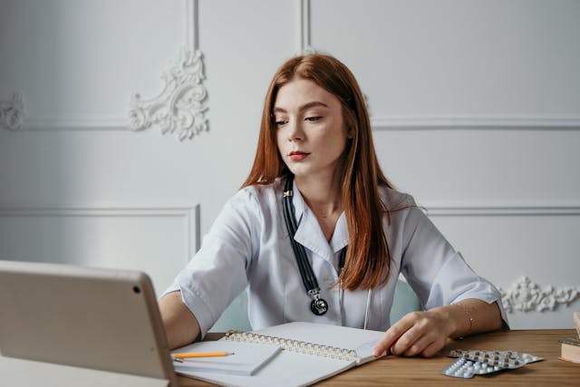 Illustrative image A Medical Doctor Working Behind a Desk used in Accordemy®'s training on Advanced Medicines Risk Communication Skills