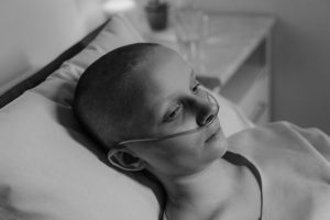 Illustrative image Grayscale Photo of Woman used in Accordemy®'s training on Palliative and End of Life Care