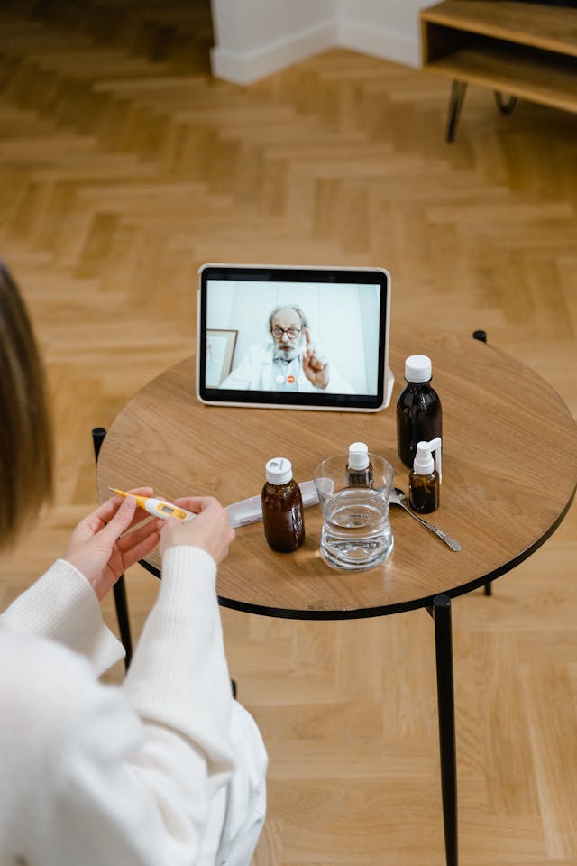 Illustrative image Woman in Green Scrub Suit Holding a Jar Full of Medicine used in Accordemy®'s training on Advanced Medicines Risk Communication Skills