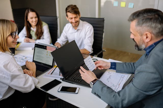 Illustrative image Employees Happily Having a Meeting with Their Boss used in Accordemy®'s training on 3PL Management and Outsourcing Strategies