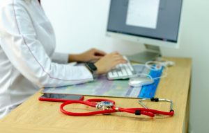 Illustrative image Person Using a Computer used in Accordemy®'s training on How to engage private sector in PPP's for health