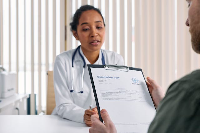 Illustrative image A Man Looking his Coronavirus Test Result used in Accordemy®'s training on PPP for health