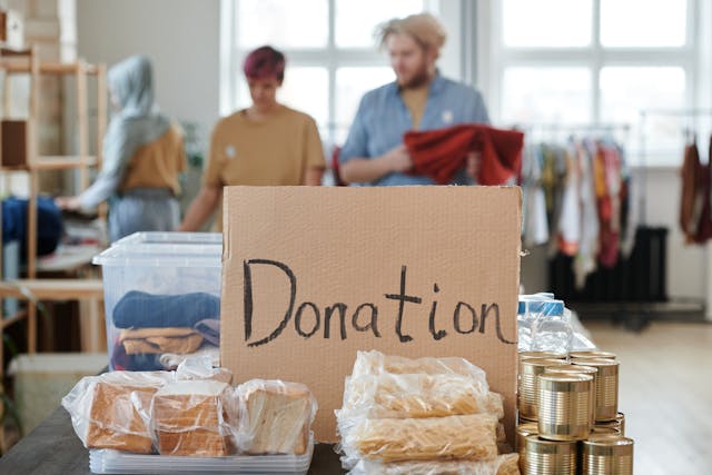 Illustrative image A Cardboard with Inscription used in Accordemy®'s training on Fundraising for non-profit organizations
