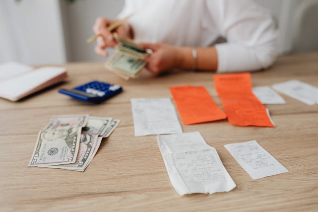 Illustrative image Hands Holding Receipt and Notes used in Accordemy®'s training on Basic Bookkeeping