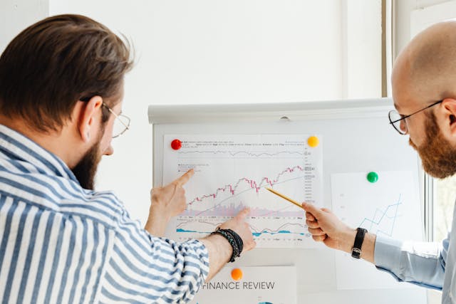 Illustrative image Two Men Discussing a Finance Review used in Accordemy®'s training on Non-profit good governance and leadership