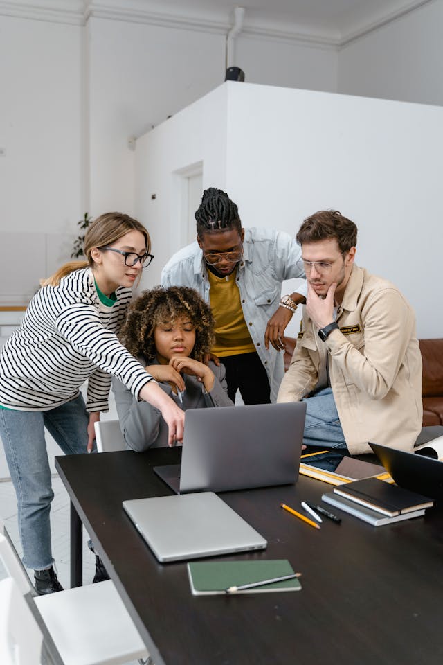 Illustrative image Group of People Watching on Laptop used in Accordemy®'s training on Humanitarian Technology and Innovation
