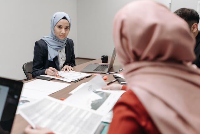 Illustrative image Women Wearing Hijab Working in the Office used in Accordemy®'s training on Virtual Team Building And Management