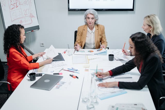 Illustrative image Photo of Women at the Office used in Accordemy®'s training on Humanitarian and International Development