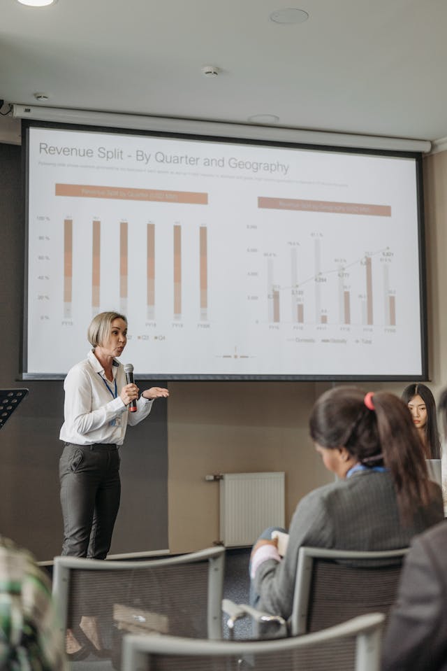 Illustrative image Projection of Graphs on Screen used in Accordemy®'s training on Accordemy® Certified Trainer Level 3