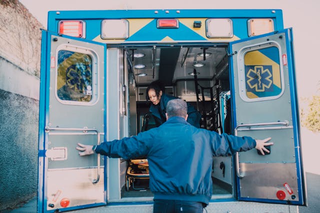 Illustrative image Man Opening Ambulance Door used in Accordemy®'s training on Managing Aid Workers Safety and Security