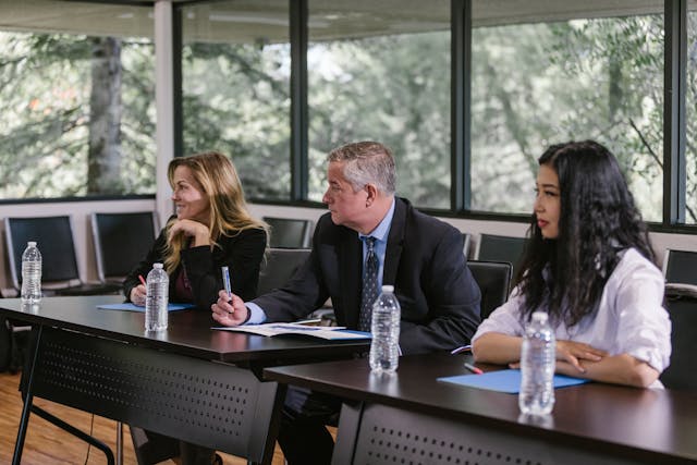 Illustrative image Professionals in a Business Meeting used in Accordemy®'s training on Community Forums Management