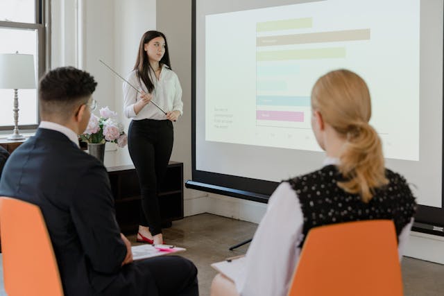 Illustrative image Woman in White Long Sleeve Shirt used in Accordemy®'s training on Accordemy® Certified Trainer Level 2