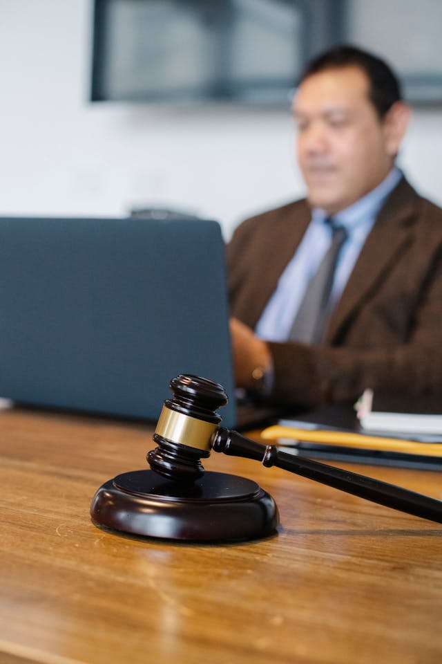 Illustrative image Male lawyer working on laptop in office used in Accordemy®'s training on Humanitarian Law and Ethics
