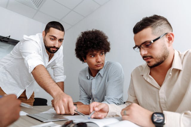 Illustrative image Men in a Business Meeting used in Accordemy®'s training on Advanced Monitoring and Evaluation